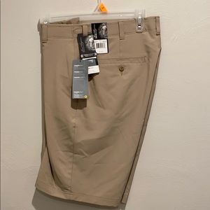 Men’s kaki shorts
